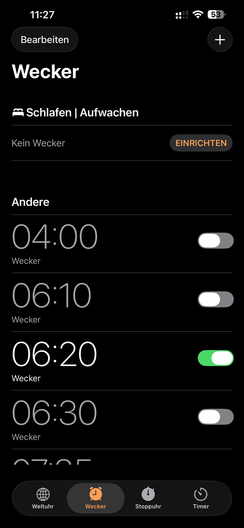 Uhr-App Wecker-Übersicht mit mehreren Weckern und ihren Ein- und Aus-Schaltern