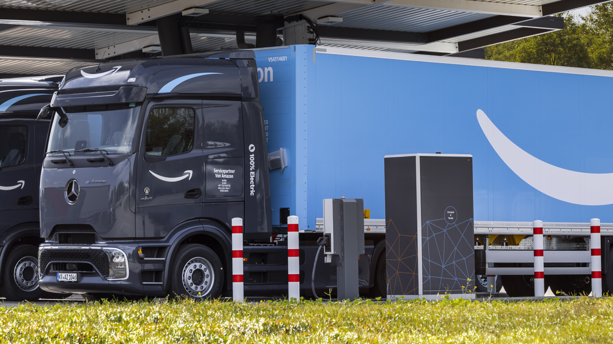 eActros 600: Amazon l�sst Mercedes-E-Lkw auf deutschen Stra�en fahren