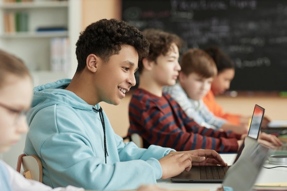 KI als Nachhilfelehrer: Langzeitstudie beweist, warum echtes Lernen weiterhin menschliche Betreuung braucht